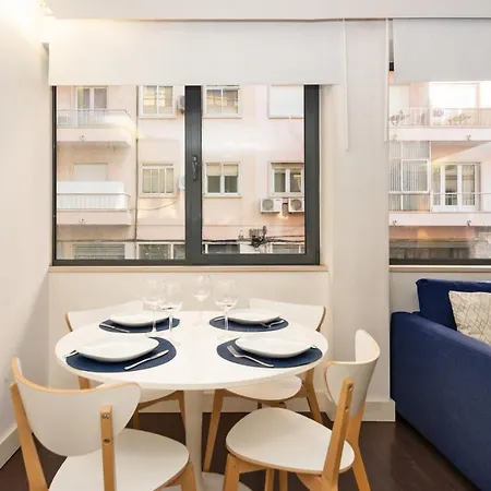 Апартаменты Comfortable In Marques De Pombal Лиссабон